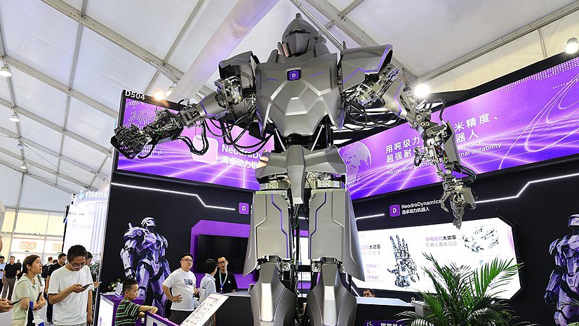 NeodraDynamics Super Humanoid Robot - 4 meters tall, 1 ton, at World Robot Conference 2026 in Beijing